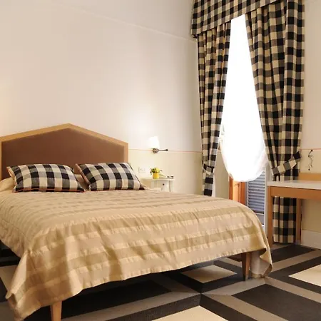 בית הארחה Piazza Di Spagna Prestige 2*