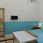 Piazza Di Spagna Prestige بيت ضيافة